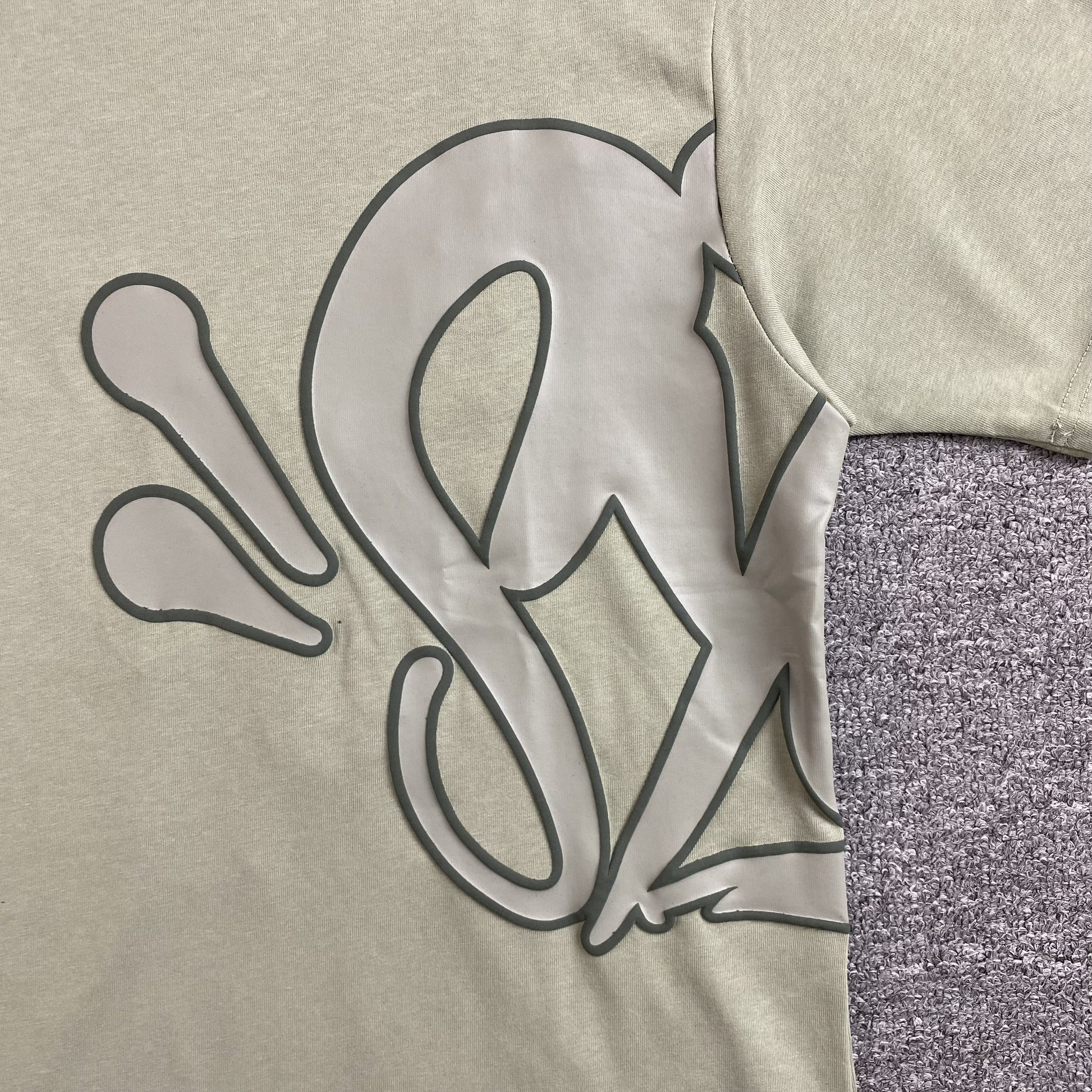SYNA WORLD T-SHIRT SAGE - Phantom Kicks