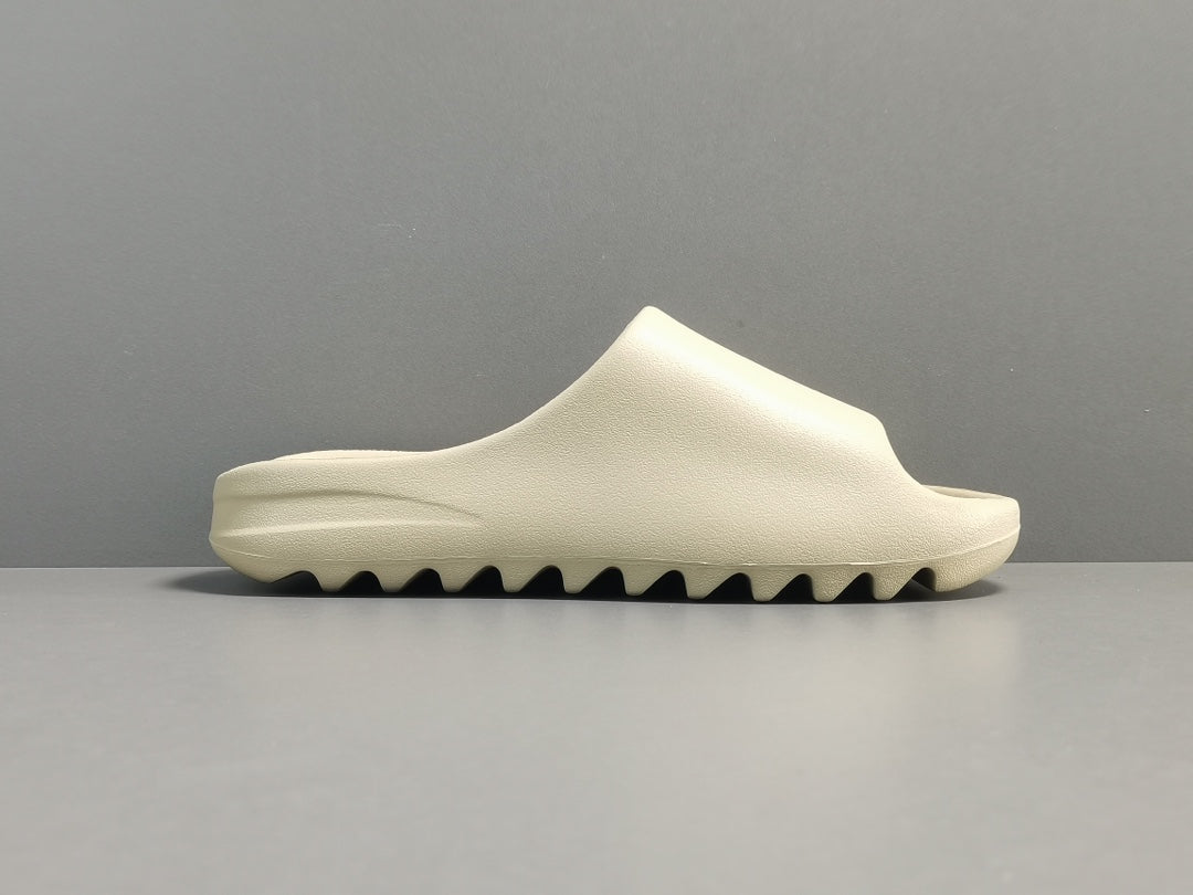 ADIDAS YEEZY SLIDE x BONE - Phantom Kicks
