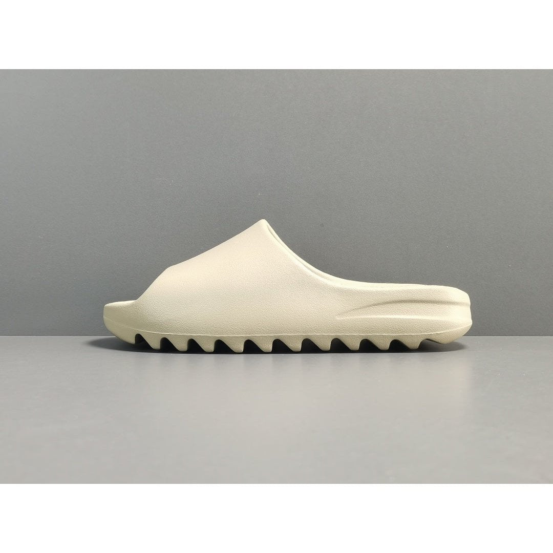 ADIDAS YEEZY SLIDE x BONE - Phantom Kicks