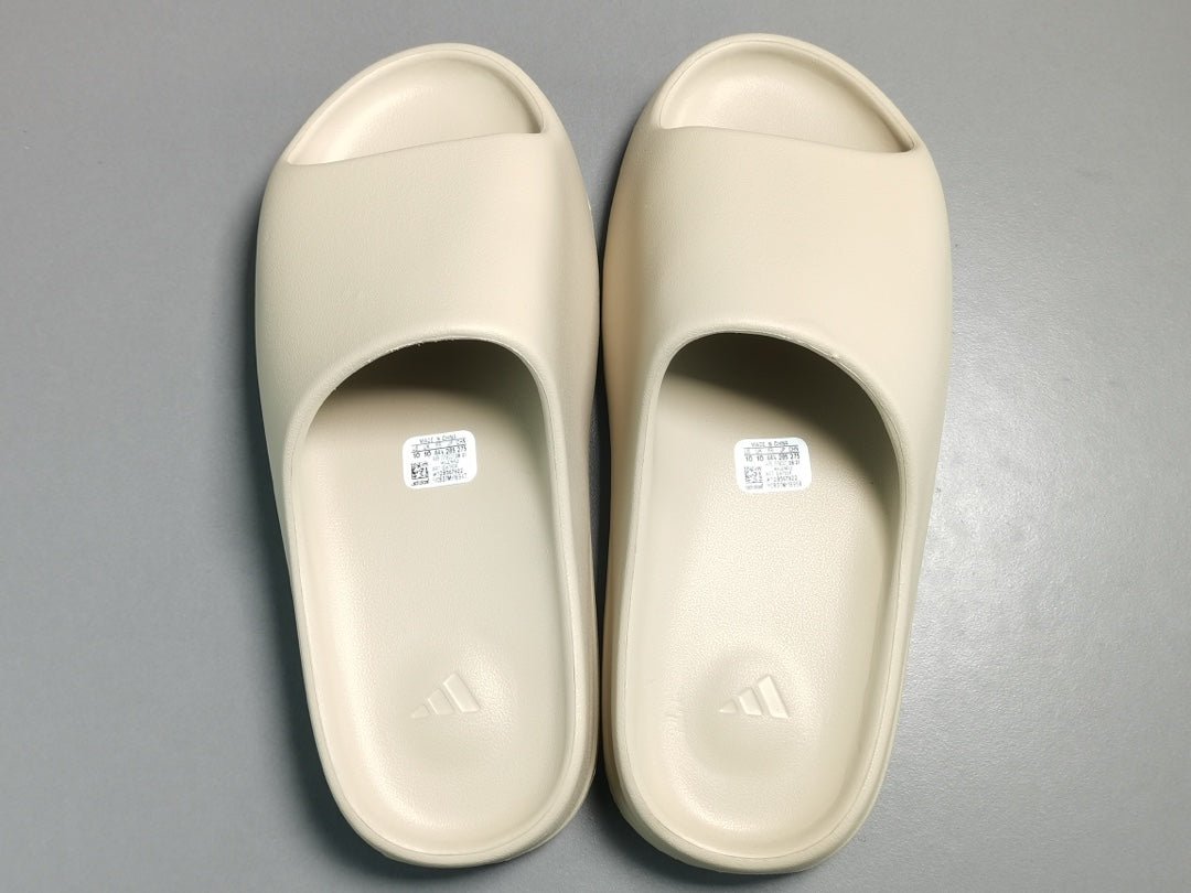 ADIDAS YEEZY SLIDE x BONE - Phantom Kicks