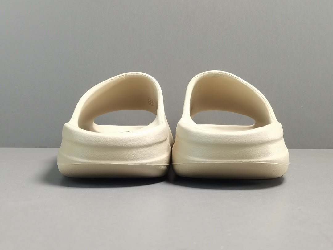 ADIDAS YEEZY SLIDE x BONE - Phantom Kicks