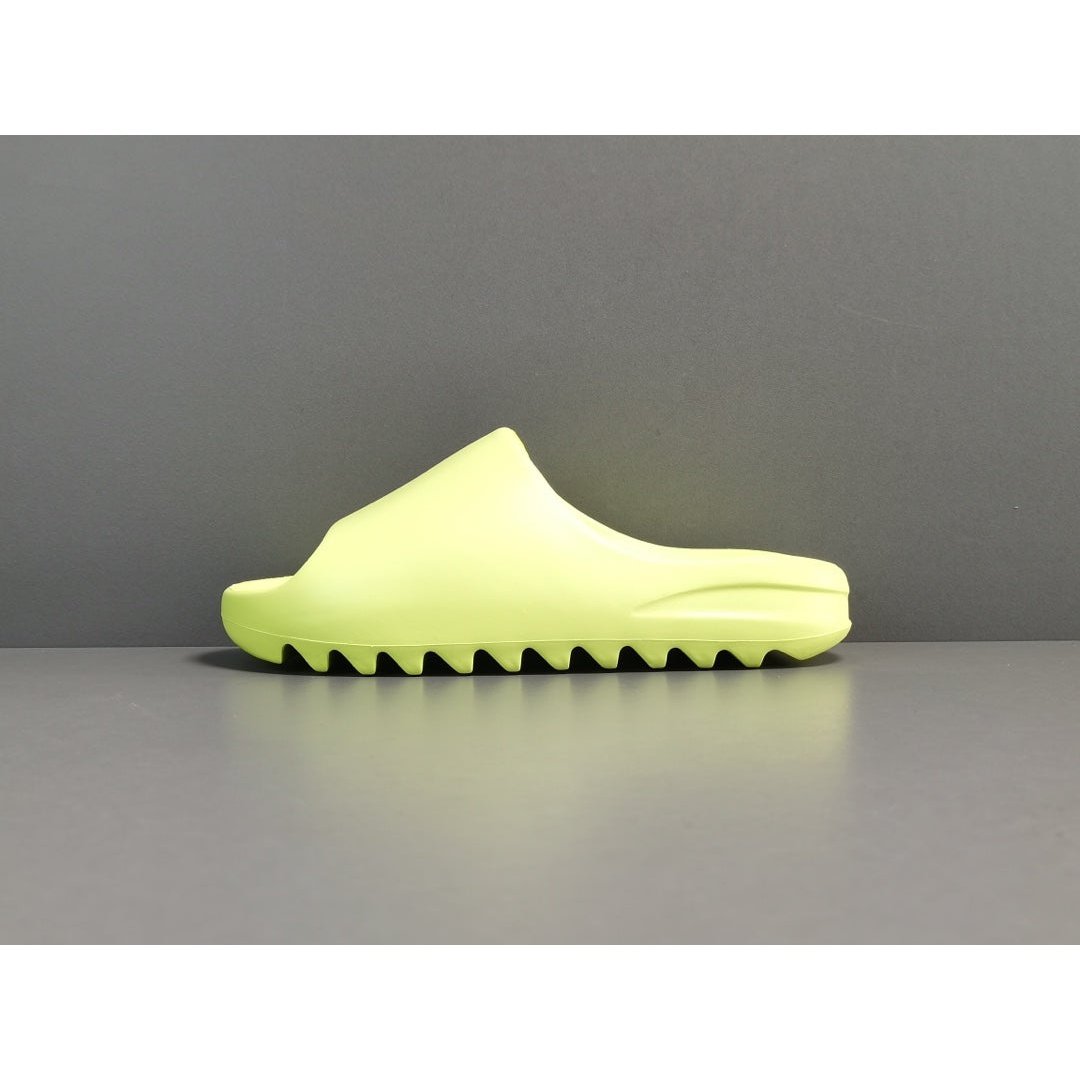 ADIDAS YEEZY SLIDE x GLOW GREEN - Phantom Kicks