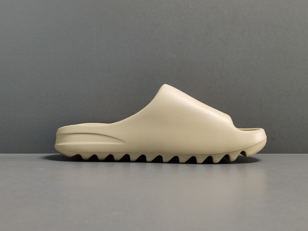 ADIDAS YEEZY SLIDE x PURE - Phantom Kicks