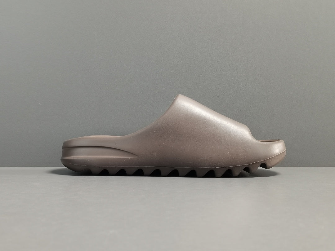 ADIDAS YEEZY SLIDE x SOOT - Phantom Kicks