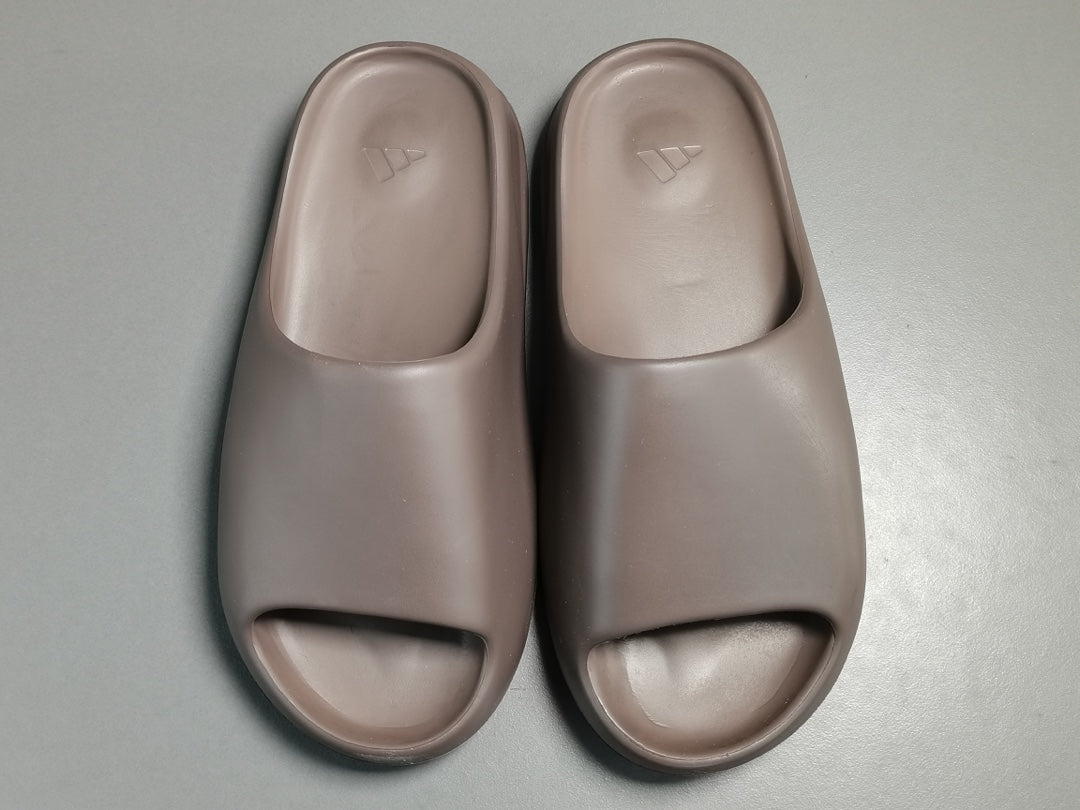 ADIDAS YEEZY SLIDE x SOOT - Phantom Kicks