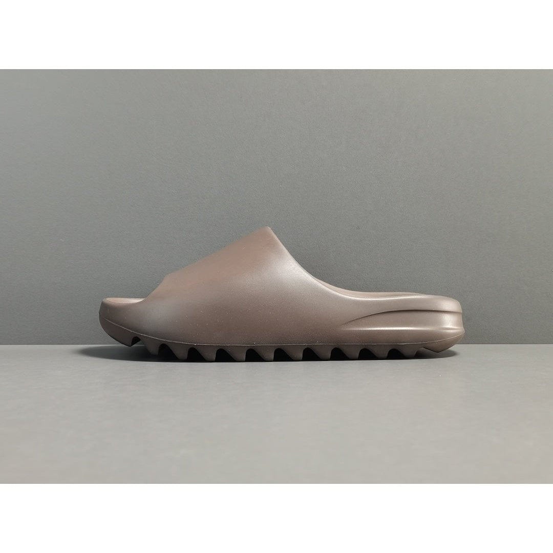 ADIDAS YEEZY SLIDE x SOOT - Phantom Kicks