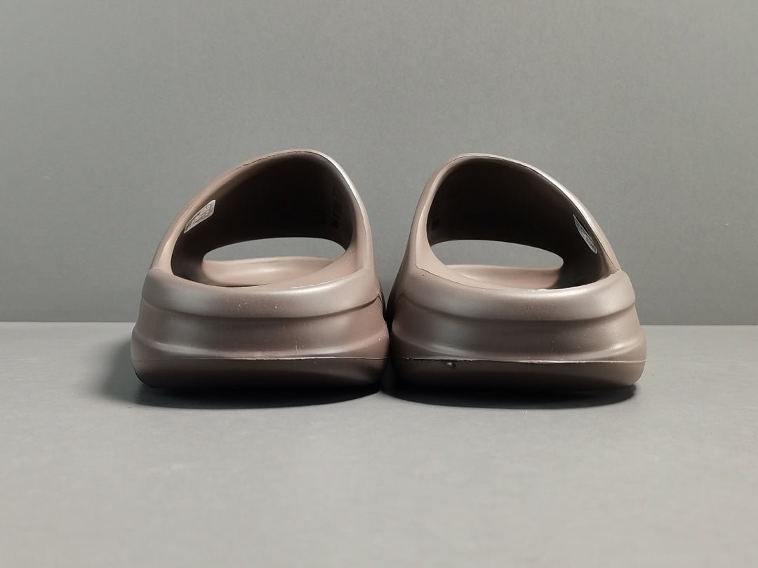 ADIDAS YEEZY SLIDE x SOOT - Phantom Kicks