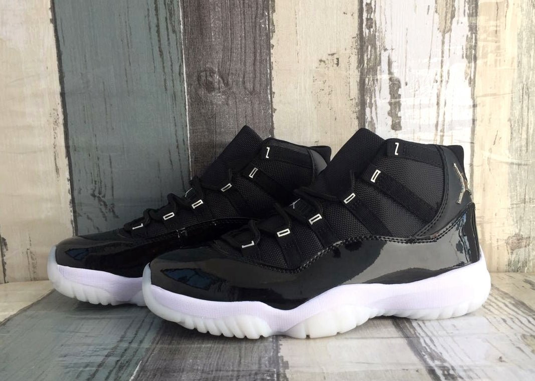 AIR JORDAN 11 "Black Silver" - Phantom Kicks