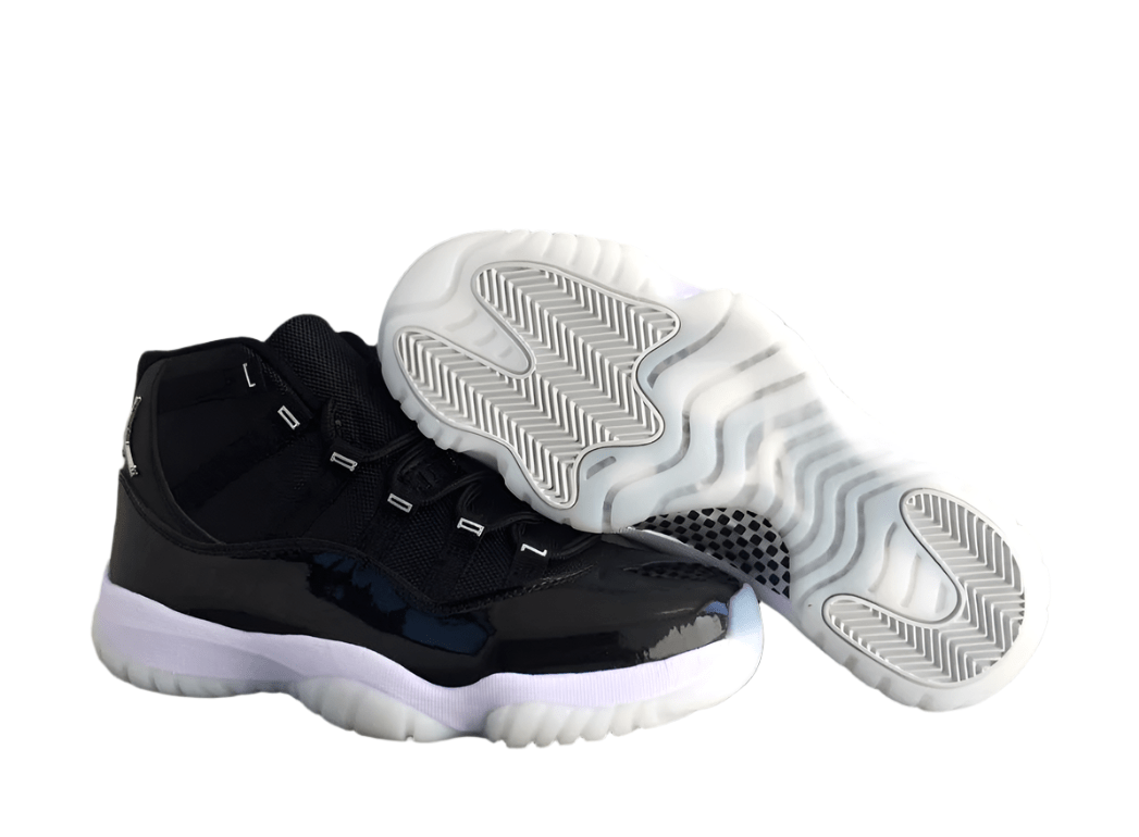 AIR JORDAN 11 "Black Silver" - Phantom Kicks