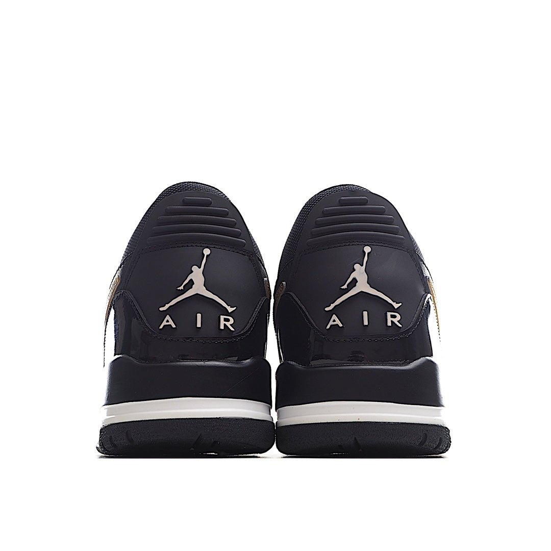 AIR JORDAN 11 "Black/Gold" - Phantom Kicks