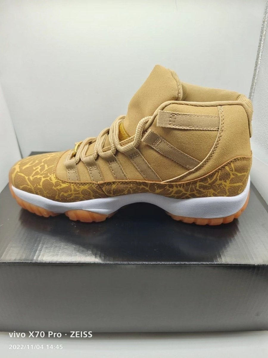 AIR JORDAN 11 "Gold Olive" - Phantom Kicks