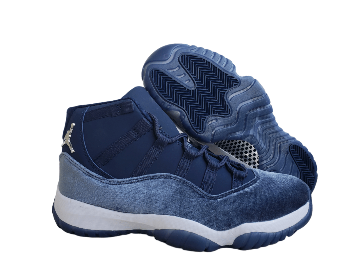 AIR JORDAN 11 "Navy Velvet" - Phantom Kicks