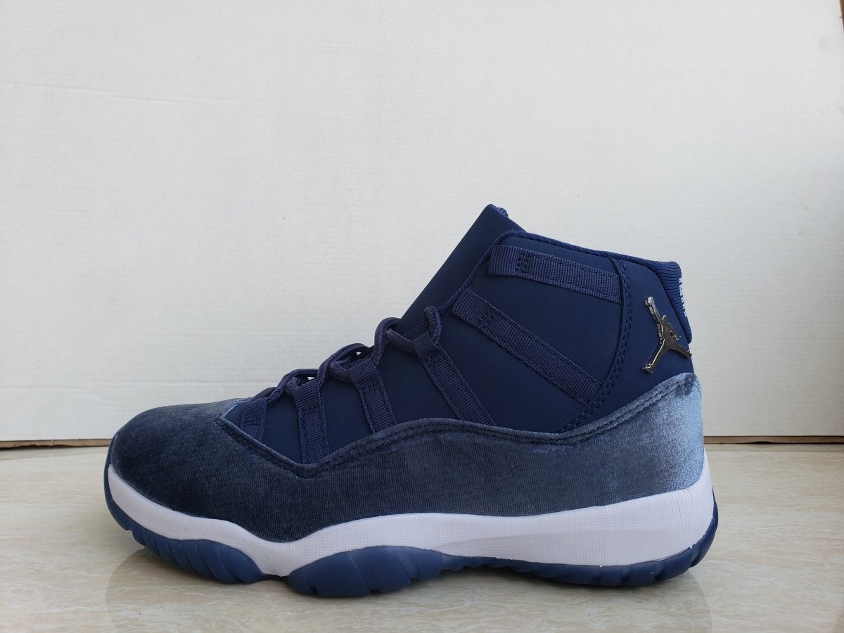 AIR JORDAN 11 "Navy Velvet" - Phantom Kicks