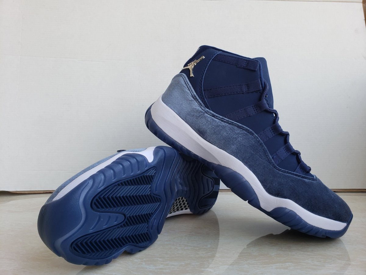 AIR JORDAN 11 "Navy Velvet" - Phantom Kicks