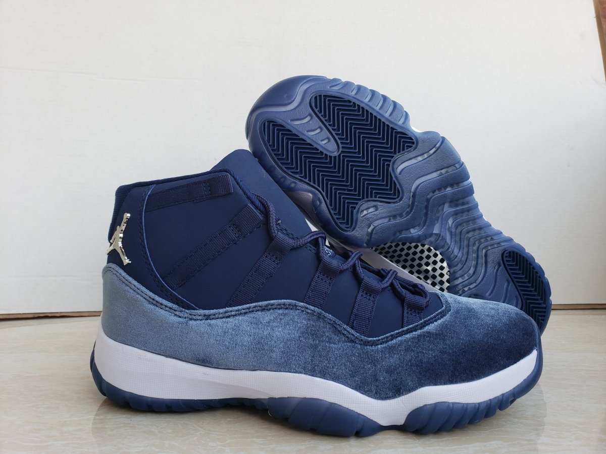 AIR JORDAN 11 "Navy Velvet" - Phantom Kicks
