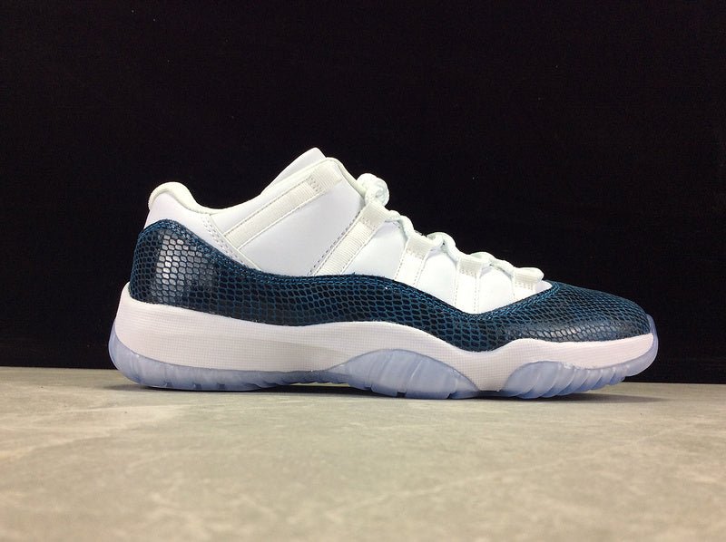 AIR JORDAN 11 RETRO LOW LE SNAKESKIN WHITE/BLACK-NAVY - Phantom Kicks