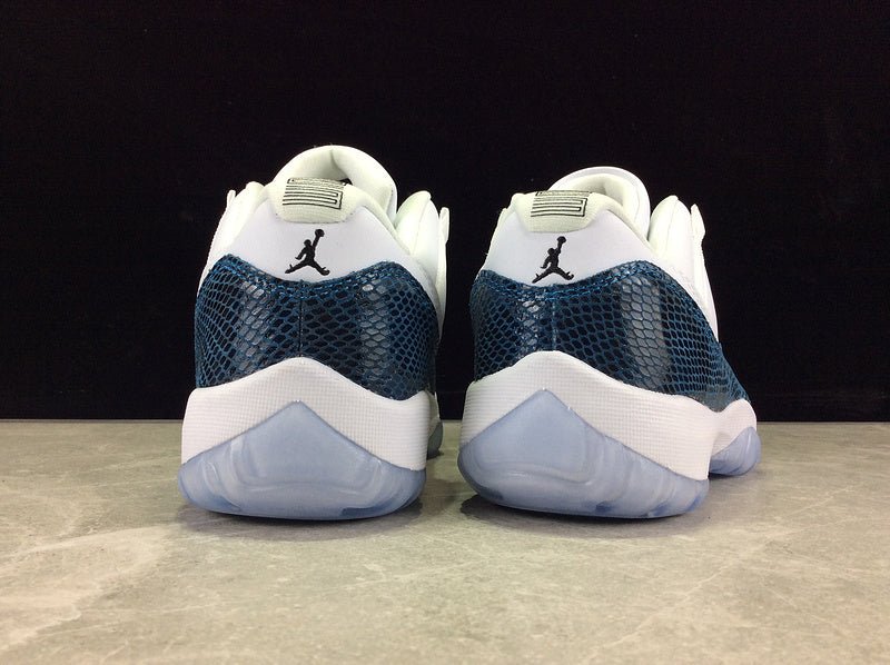 AIR JORDAN 11 RETRO LOW LE SNAKESKIN WHITE/BLACK-NAVY - Phantom Kicks