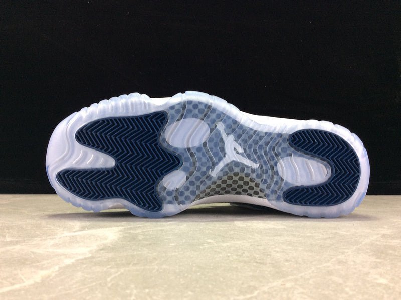 AIR JORDAN 11 RETRO LOW LE SNAKESKIN WHITE/BLACK-NAVY - Phantom Kicks