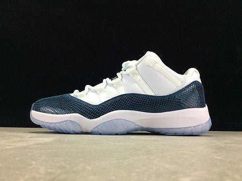 AIR JORDAN 11 RETRO LOW LE SNAKESKIN WHITE/BLACK-NAVY - Phantom Kicks