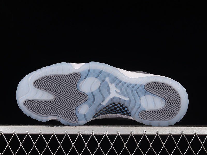 AIR JORDAN 11 RETRO LOW WHITE/UNIVERSITY BLUE - Phantom Kicks