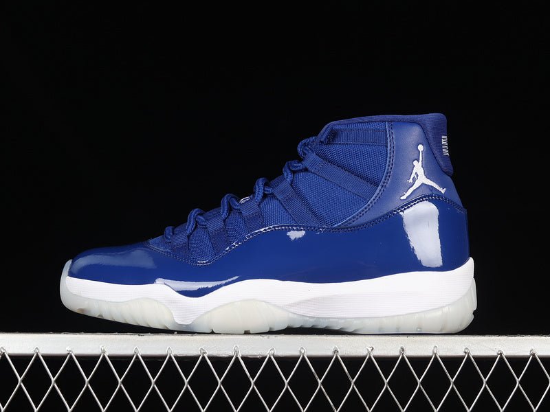 AIR JORDAN 11 RETRO MIDNIGHT NAVY/WHITE - Phantom Kicks