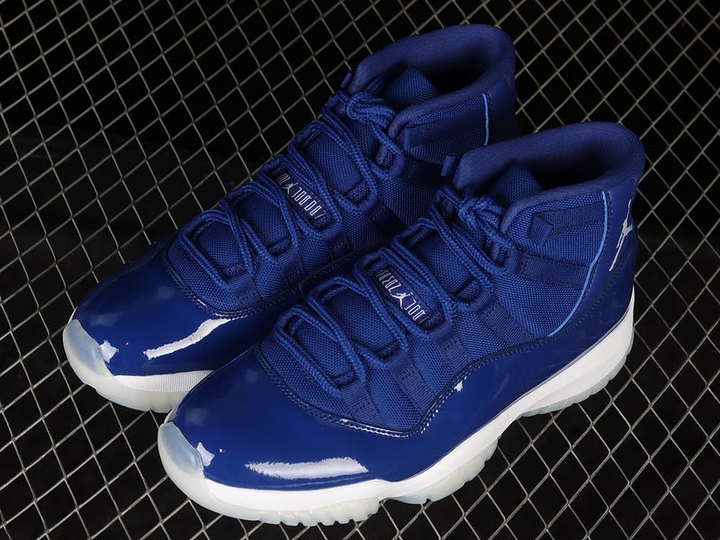 AIR JORDAN 11 RETRO MIDNIGHT NAVY/WHITE - Phantom Kicks