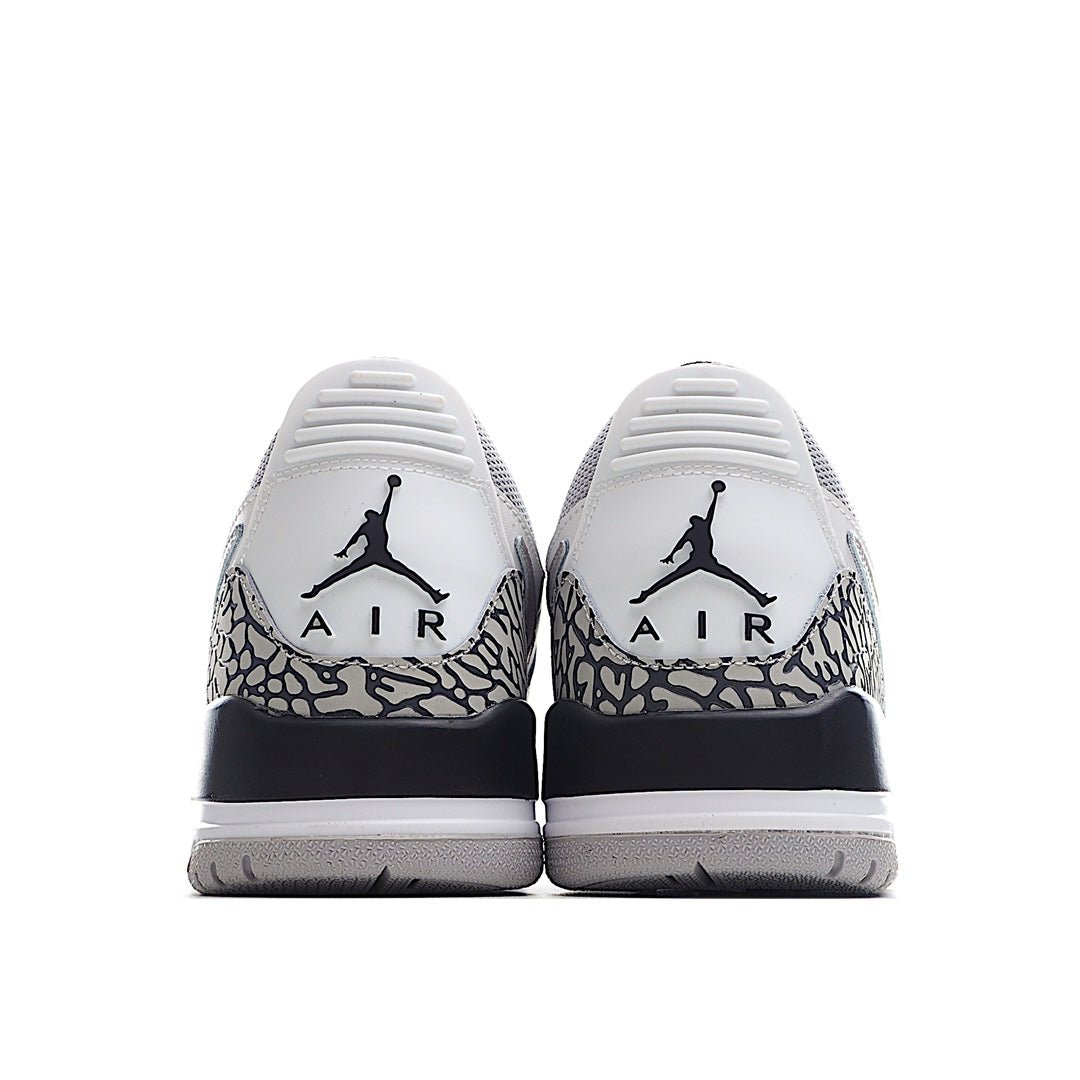 AIR JORDAN 11 "White/Black" - Phantom Kicks