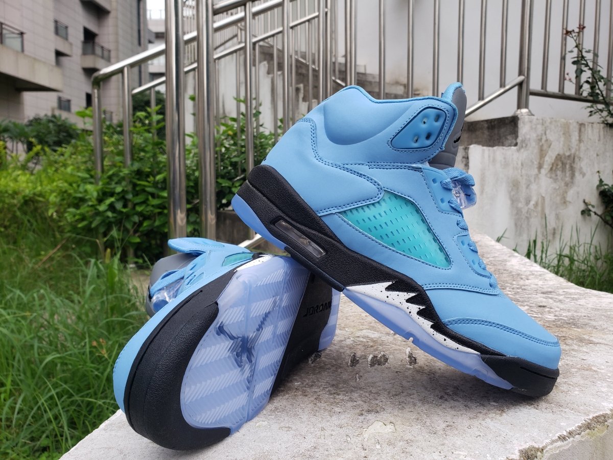 Air Jordan 5 "University Blue" - Phantom Kicks