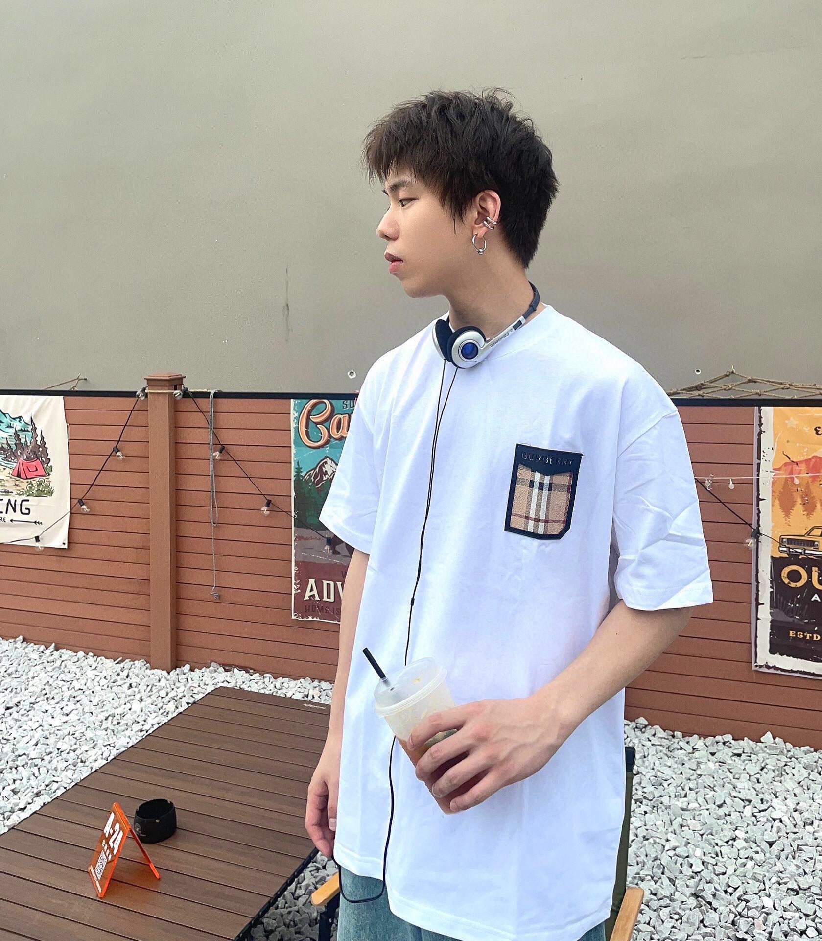 Burberry T-shirt with Check Pocket - Phantom Kicks