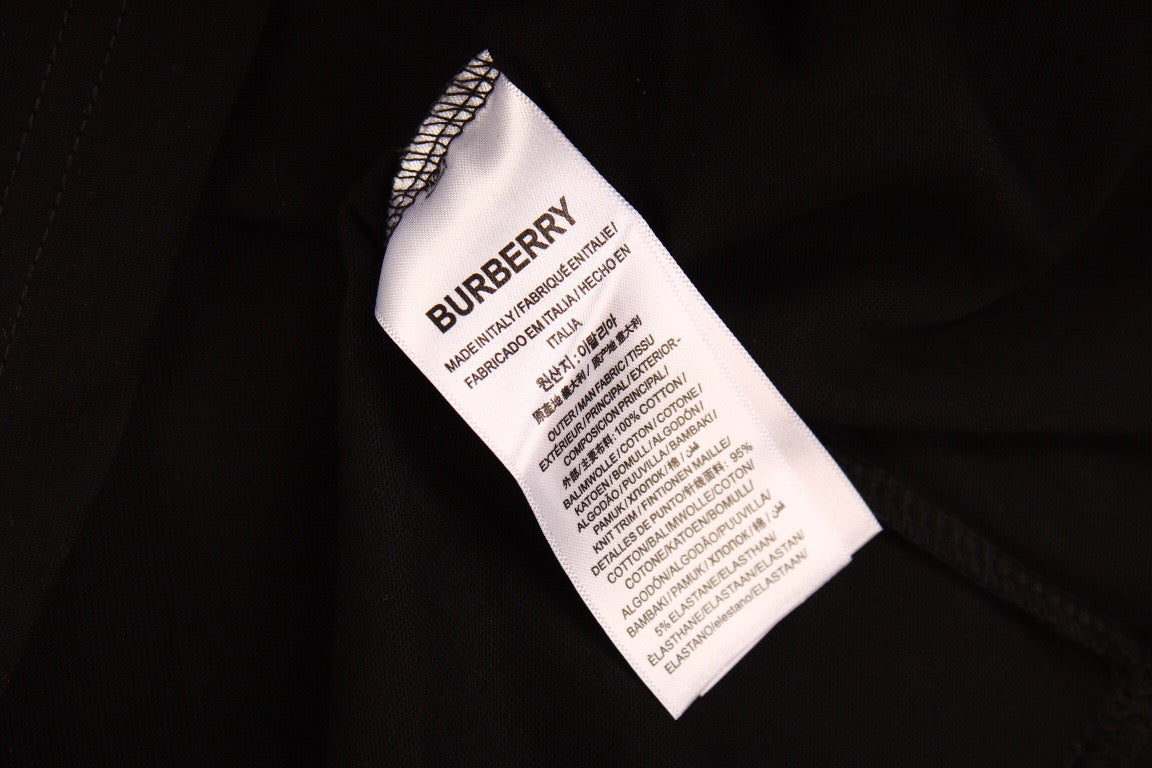 Burberry T-shirt with Checkered Crest - Phantom Kicks