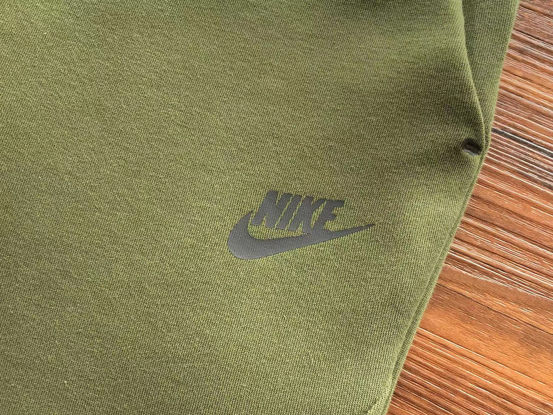 NIKE TECH FLEECE PANTS x OLIVE GREEN - Phantom Kicks