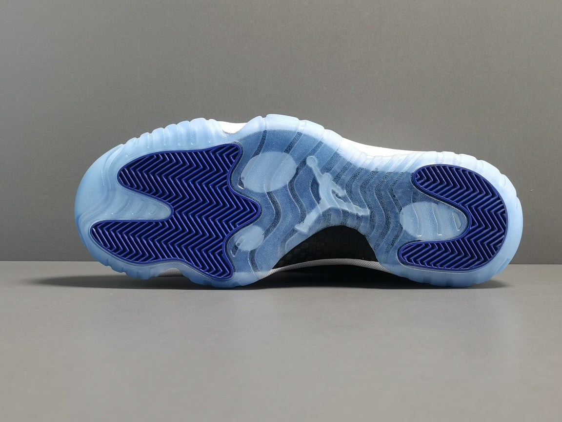 JORDAN 11 x CONCORD - Phantom Kicks