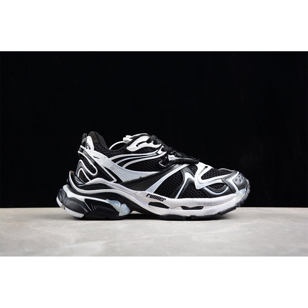 BALENCIAGA RUNNER x BLACK WHITE - Phantom Kicks