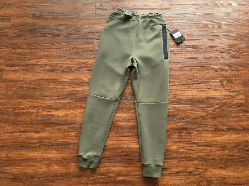 NIKE TECH FLEECE PANTS x ARMY GREEN - Phantom Kicks