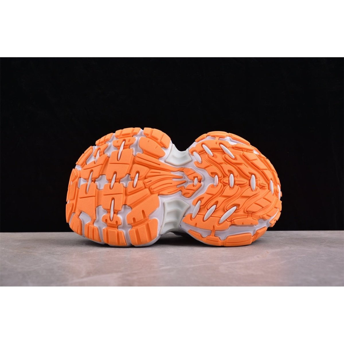 BALENCIAGA 10XL x WHITE RED ORANGE - Phantom Kicks