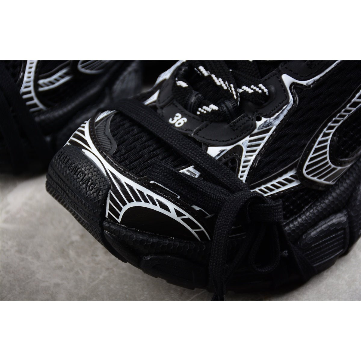 BALENCIAGA 3XL MULE x BLACK WHITE - Phantom Kicks