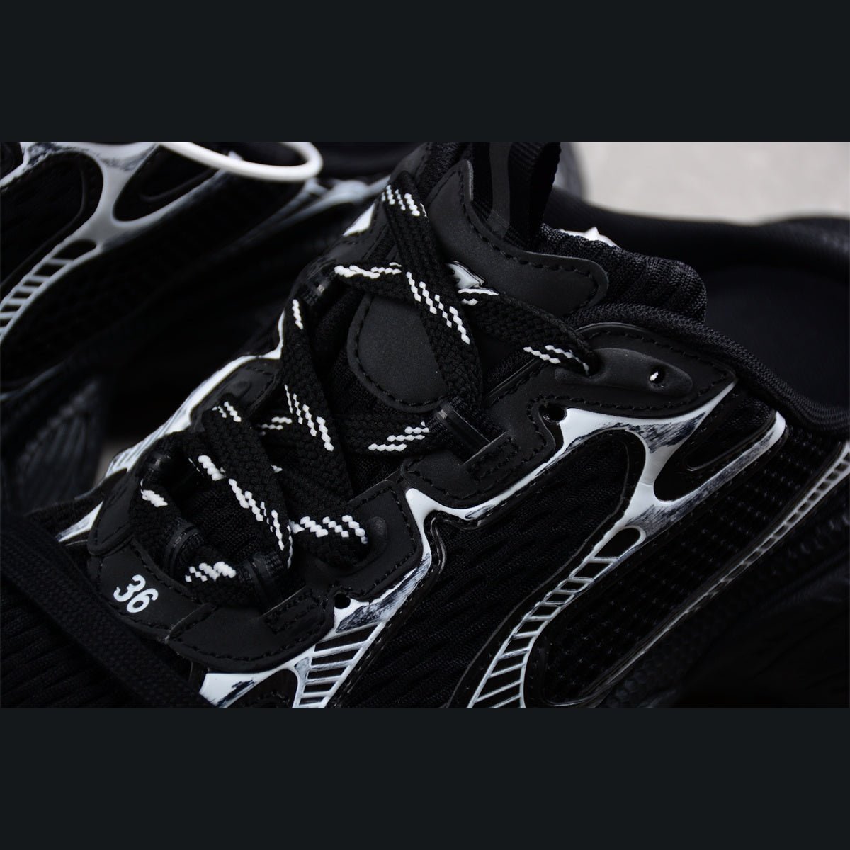 BALENCIAGA 3XL MULE x BLACK WHITE - Phantom Kicks