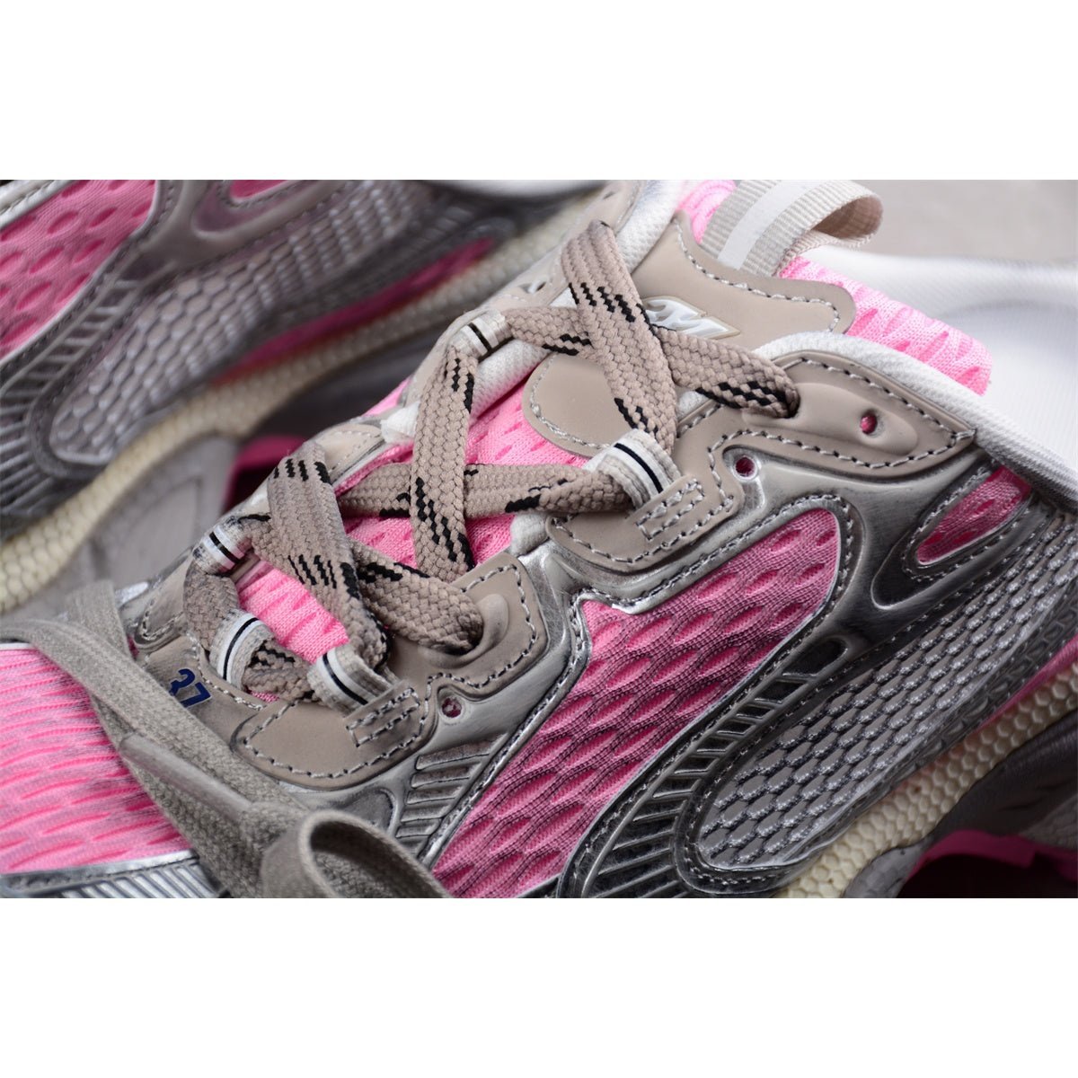 BALENCIAGA 3XL MULE x GREY PINK - Phantom Kicks