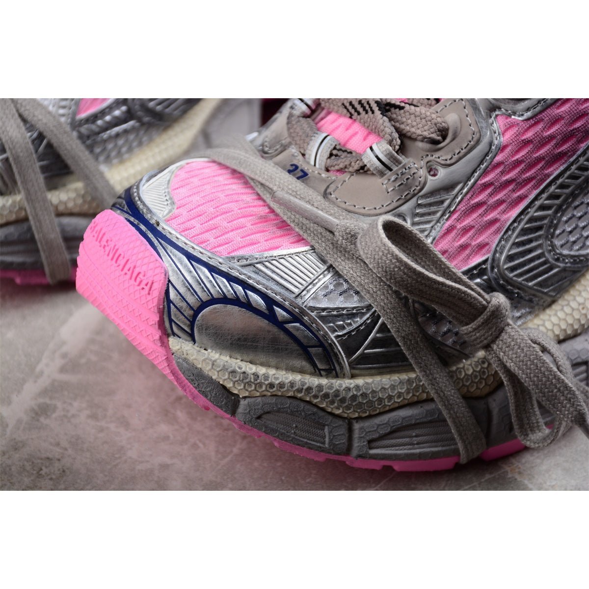 BALENCIAGA 3XL MULE x GREY PINK - Phantom Kicks