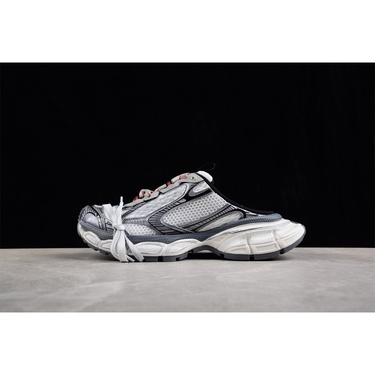 BALENCIAGA 3XL MULE x GREY RED - Phantom Kicks