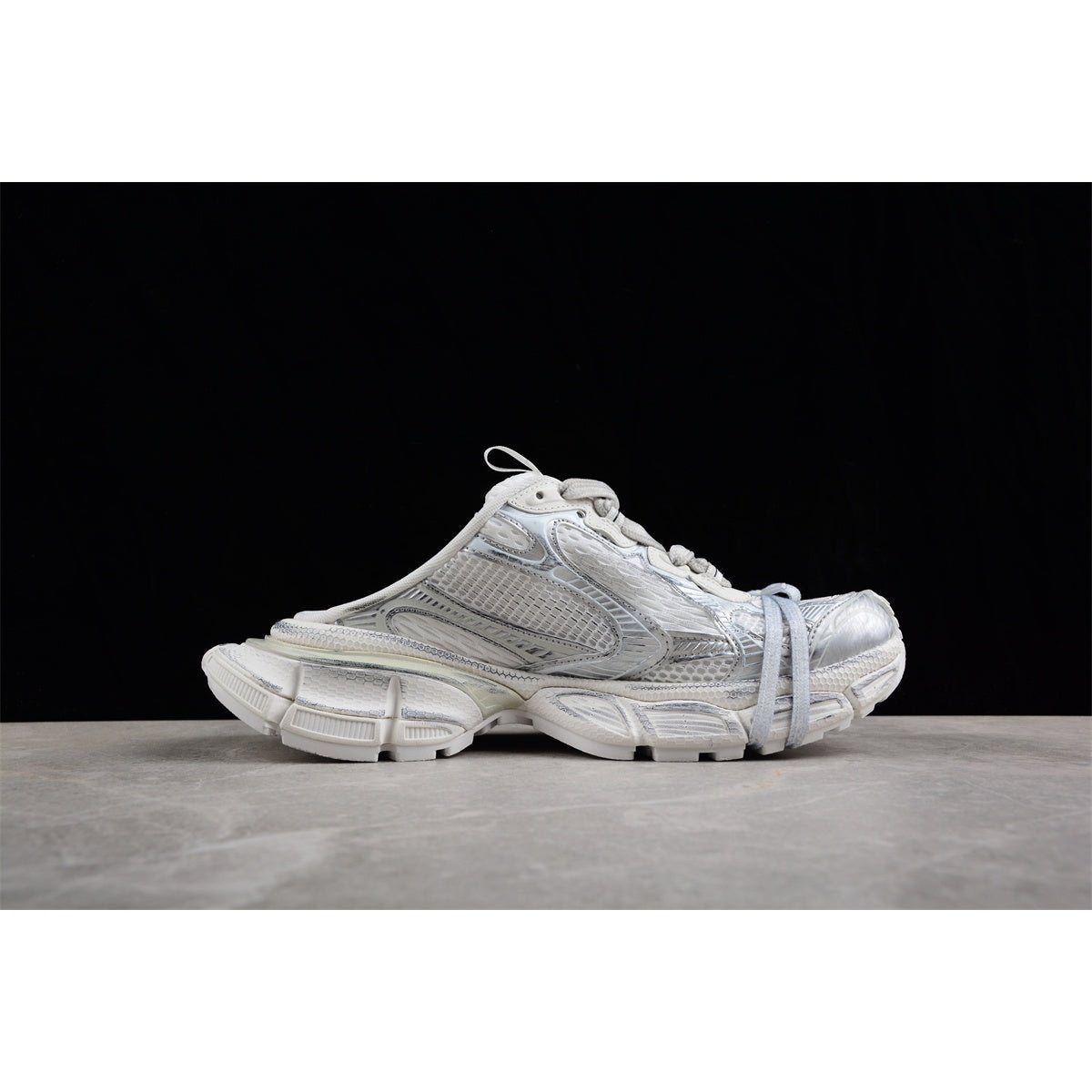BALENCIAGA 3XL MULE x WHITE EGGSHELL - Phantom Kicks