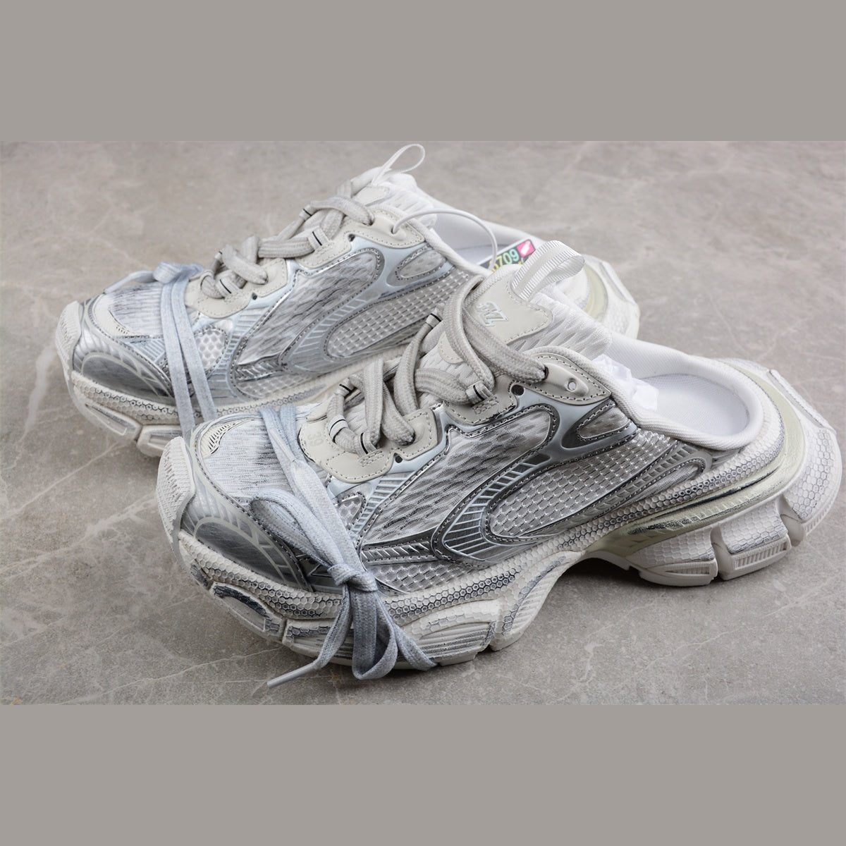 BALENCIAGA 3XL MULE x WHITE EGGSHELL - Phantom Kicks