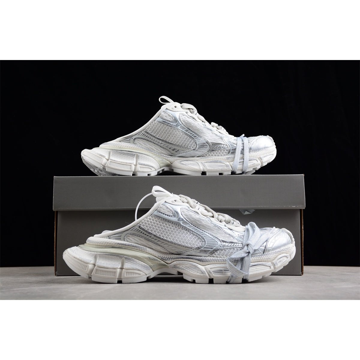 BALENCIAGA 3XL MULE x WHITE EGGSHELL - Phantom Kicks