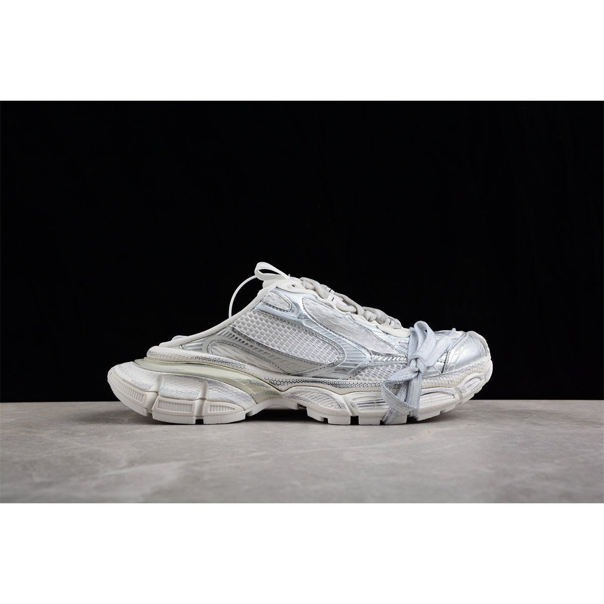 BALENCIAGA 3XL MULE x WHITE EGGSHELL - Phantom Kicks