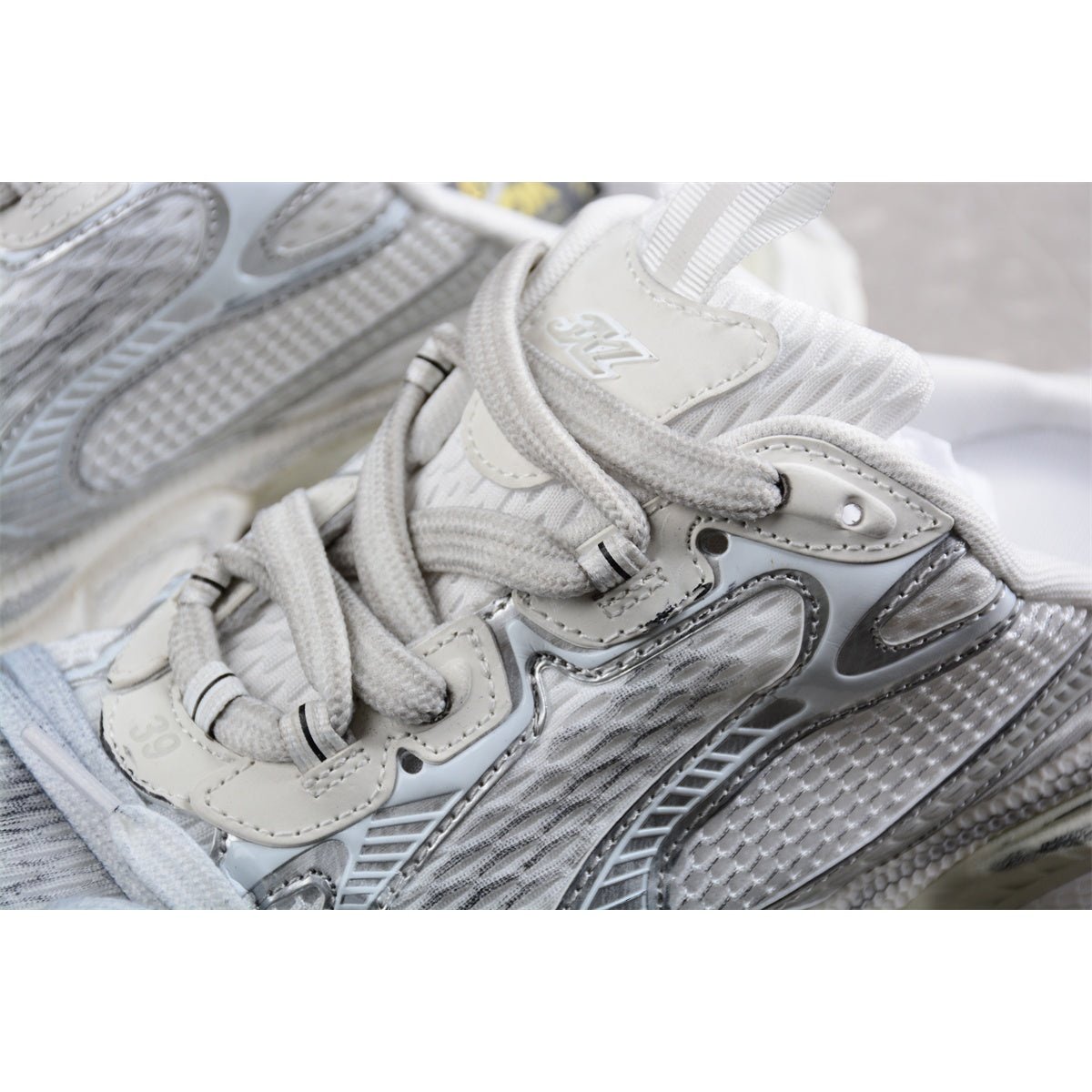 BALENCIAGA 3XL MULE x WHITE EGGSHELL - Phantom Kicks