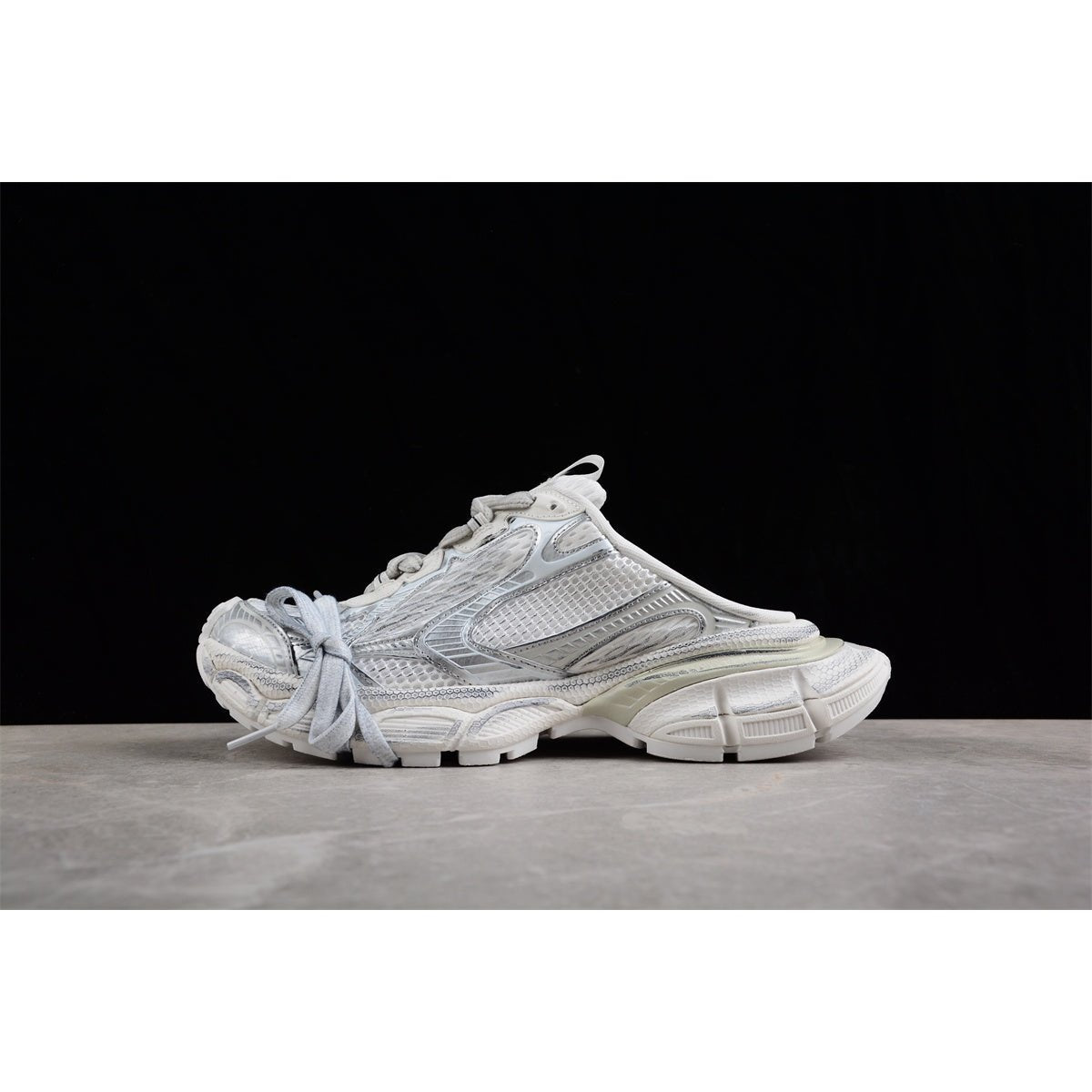 BALENCIAGA 3XL MULE x WHITE EGGSHELL - Phantom Kicks