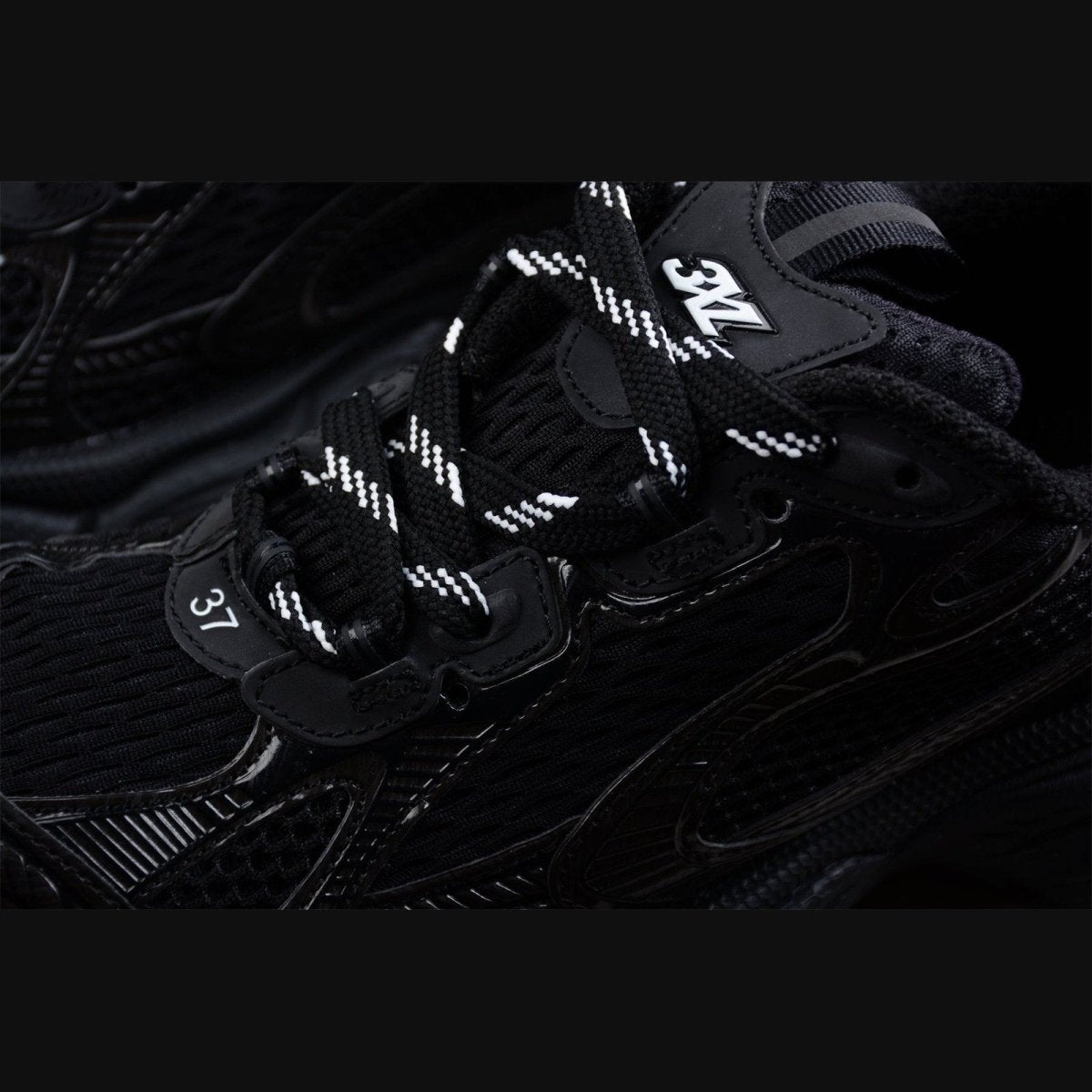 BALENCIAGA 3XL x ALL BLACK - Phantom Kicks