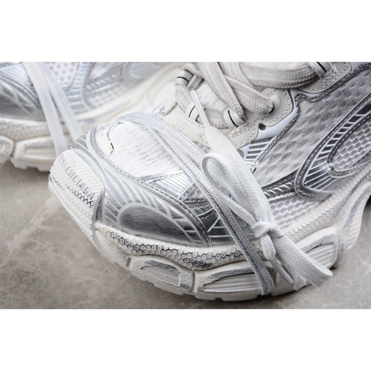 BALENCIAGA 3XL x ALL WHITE - Phantom Kicks