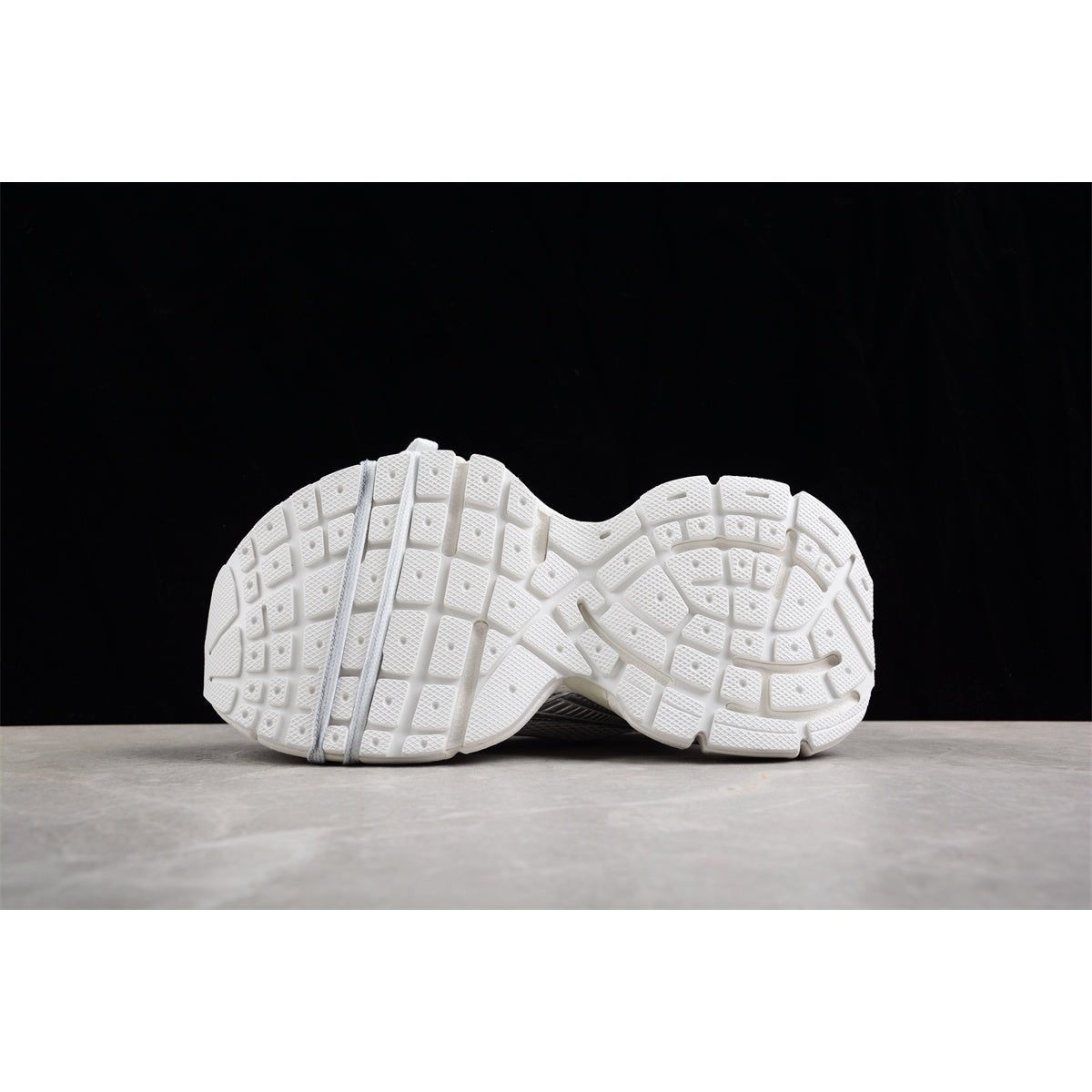 BALENCIAGA 3XL x ALL WHITE - Phantom Kicks