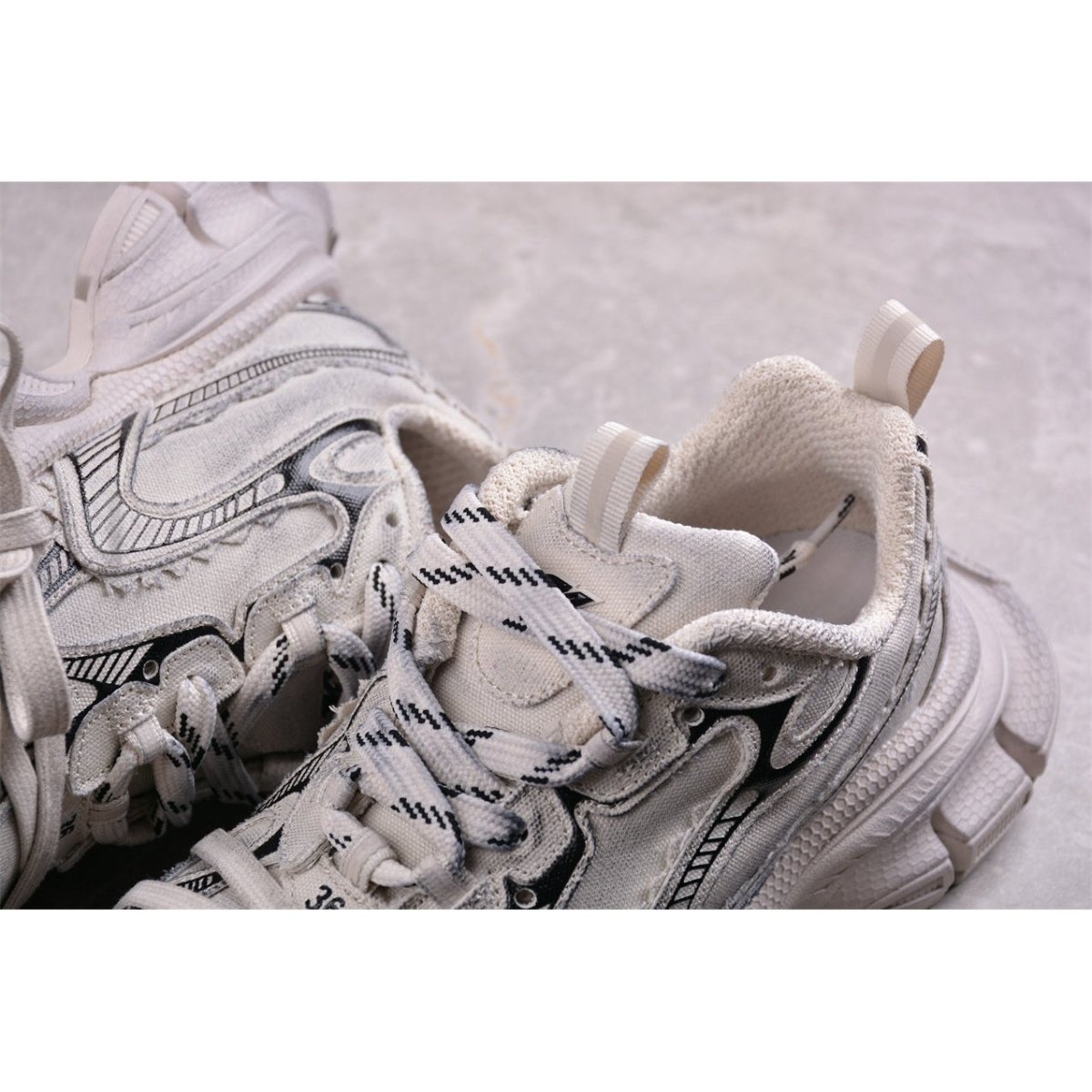 BALENCIAGA 3XL x BEIGE - Phantom Kicks